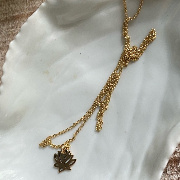 Athena Designs gold plated dainty lotus flower necklace - Picture 7 of 11